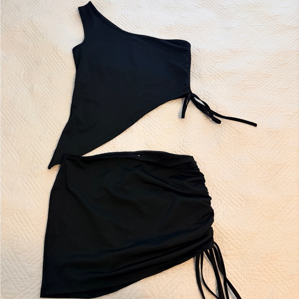 Black ruched One-Shoulder Top and Skirt Set